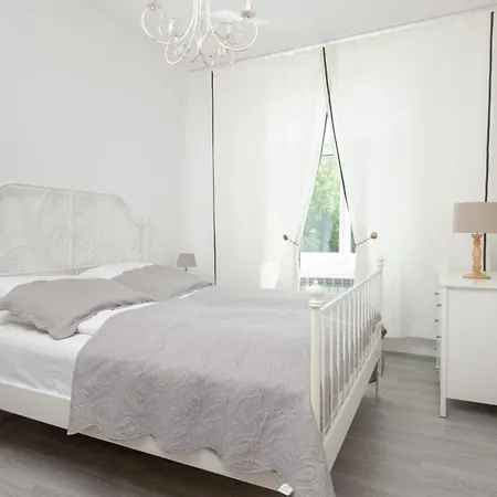 Helska Functional Near The With Parking By Renters * Sopot