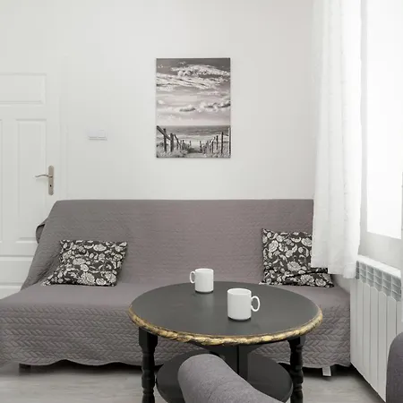 Helska Functional Near The With Parking By Renters Sopot