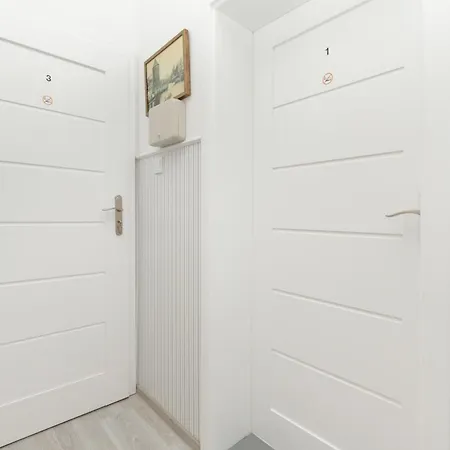 Helska Functional Near The With Parking By Renters Appartamento